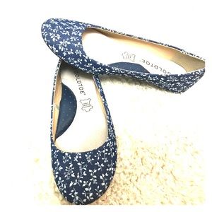 Gold Toe Blue Jean women’s flats.